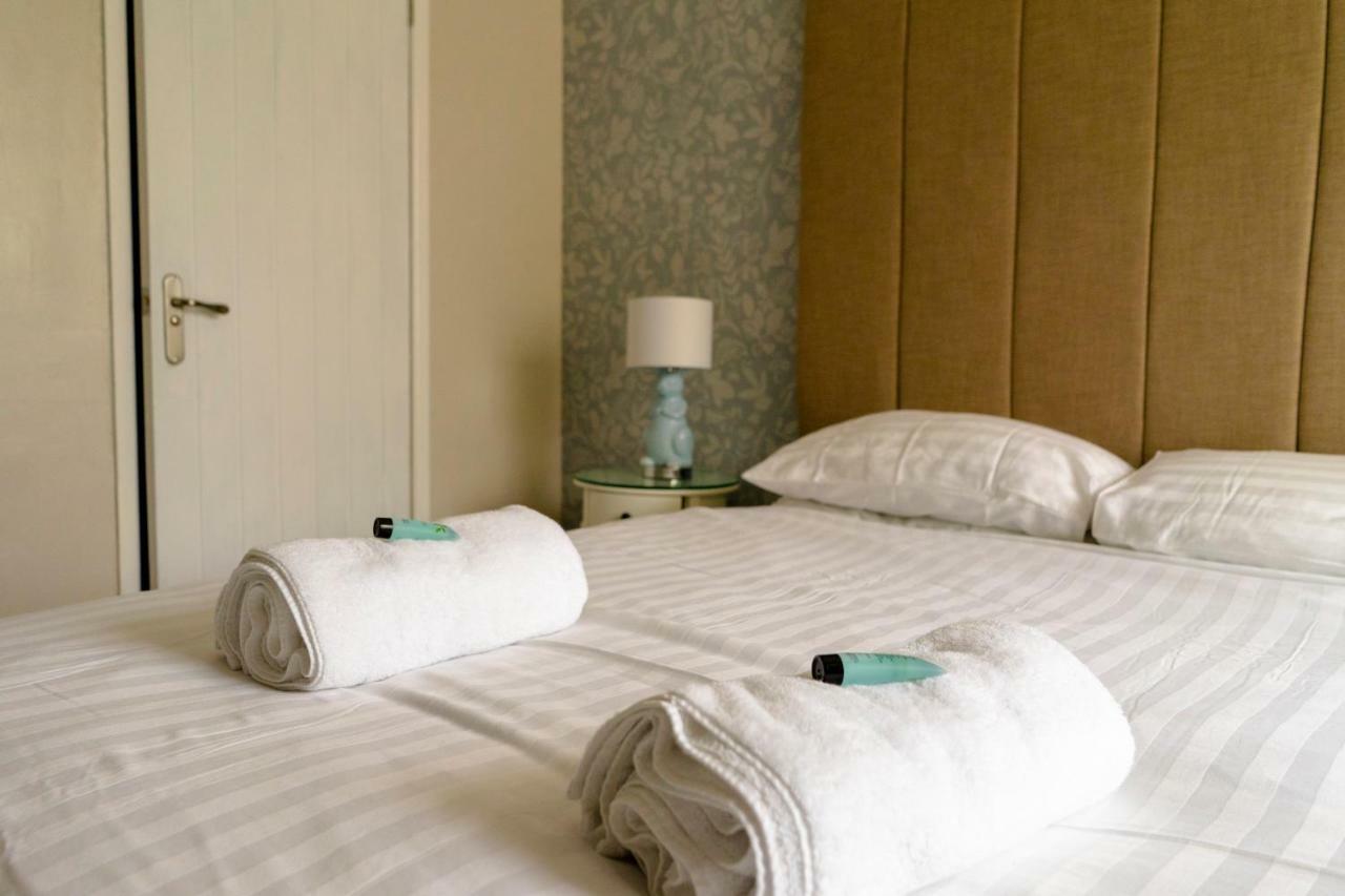 Hotel Wavecrest à Holyhead Extérieur photo
